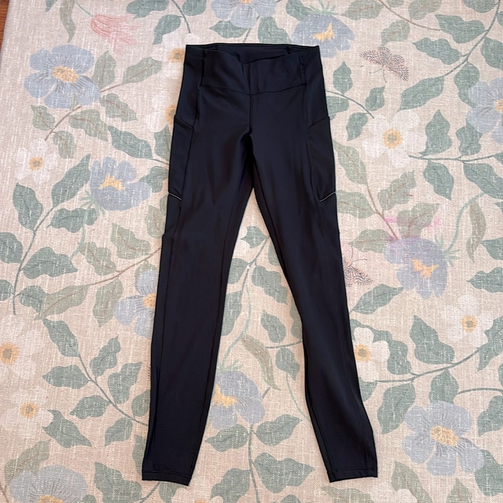 Black lululemon leggings with pockets 28”